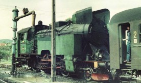 Parowóz Tt48-31 w trakcie nawadniania w lokomotywowni, 1983. Fot. J....